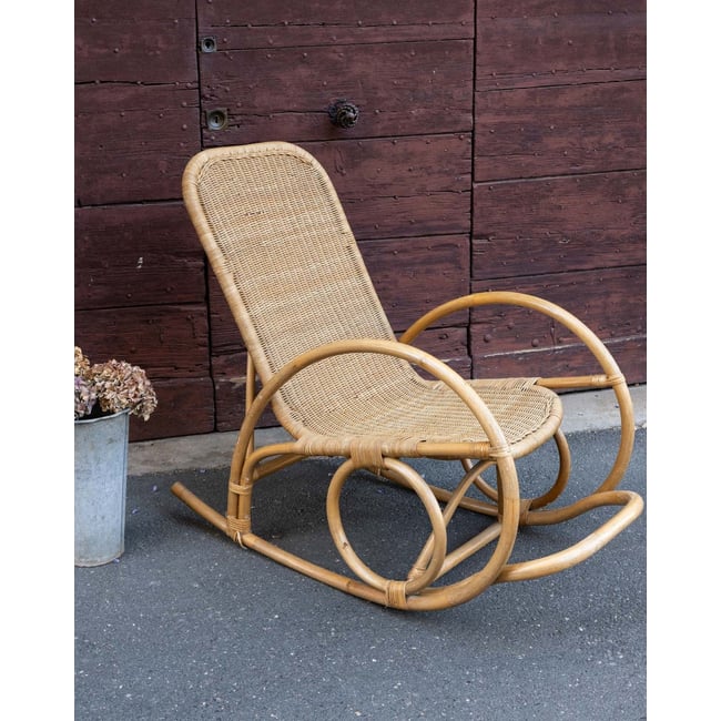 Rocking-chair vintage en rotin Alibert N°102 - Bon état Couleur naturel <span itemprop=