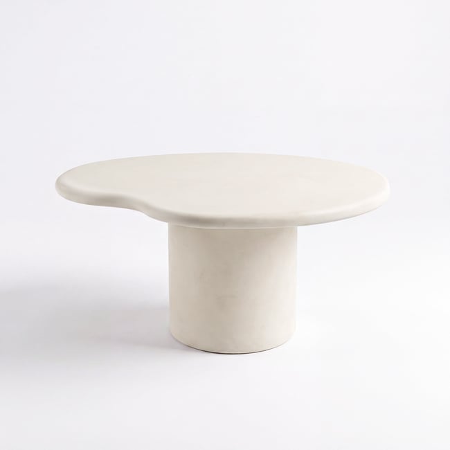 Table basse organique en fibre d'argile effet béton 87 cm - ANAFI Couleur ecru <span itemprop=