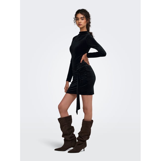 Robe black 1 <span itemprop=