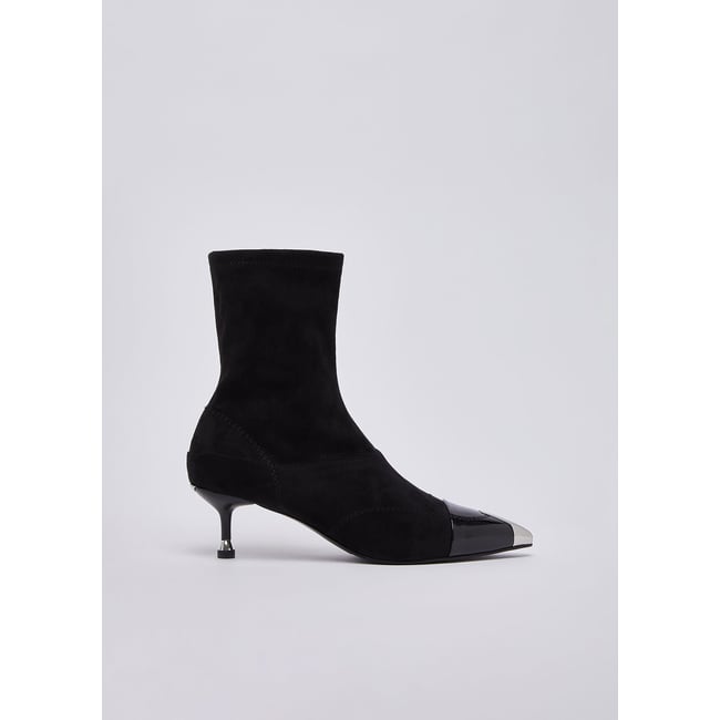 Bottines avec embout métallique noir <span itemprop=