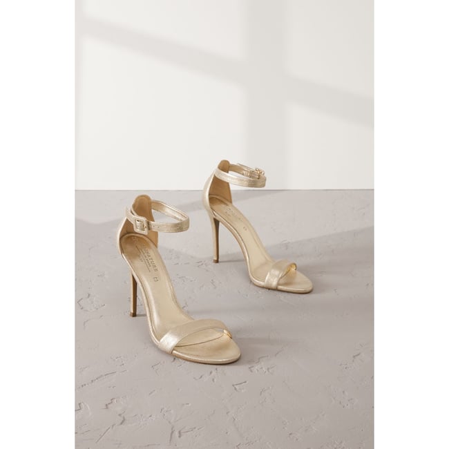 Sandales simples à bout rond et talon haut doré <span itemprop=