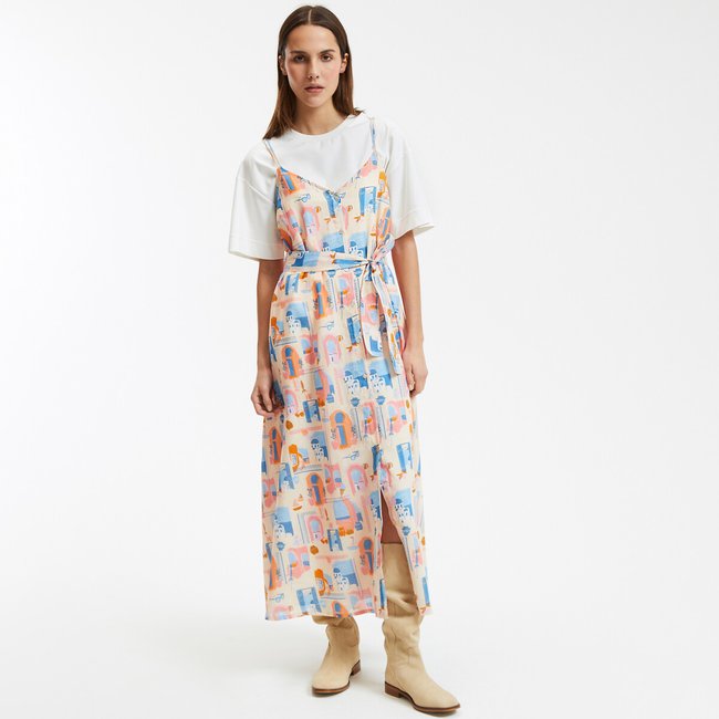 Vestido midi evasé estampado con tirantes finos estampado multicolor <span itemprop=