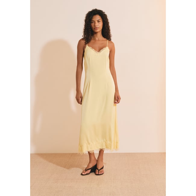 Robe longue à bretelles avec détails dentelle HELENE jaune pale <span itemprop=