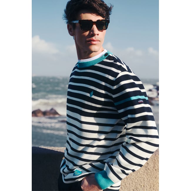 Pull marin - laine et acrylique blanc/ marine deep/ pool b <span itemprop=