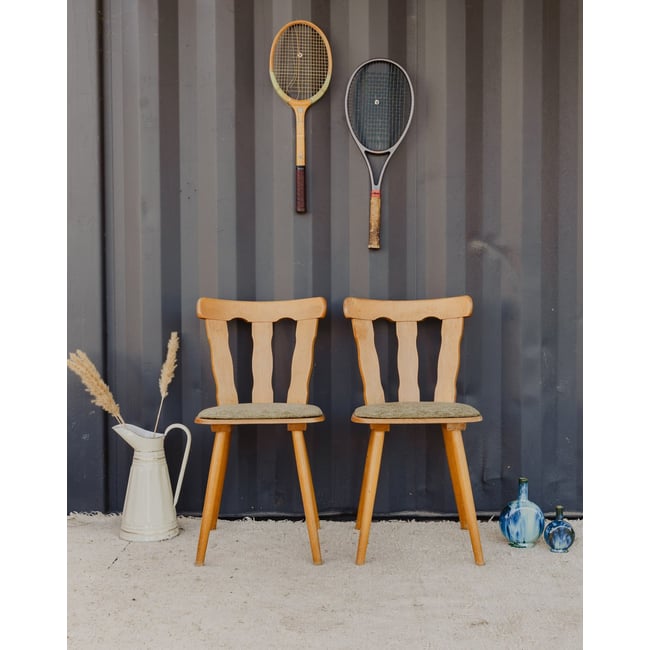 Paire de chaises en bois et tissu vert Alma N°1870 - Bon état Couleur bois clair <span itemprop=