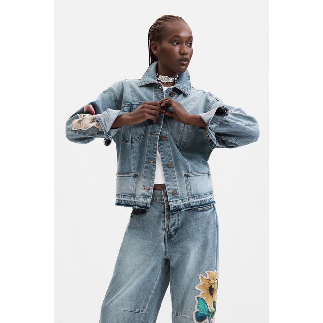 Veste en denim brodée bleu clair <span itemprop=