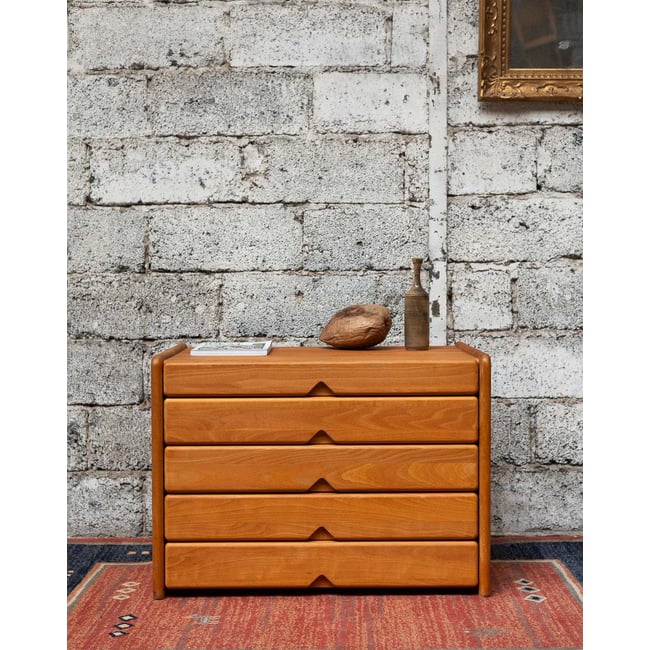 Commode aux jolies poignées Garance N°676 - Bon état Couleur marron <span itemprop=