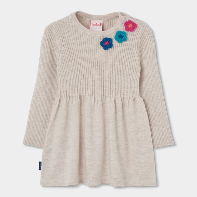 Robe avec fleurs au crochet beige <span itemprop=