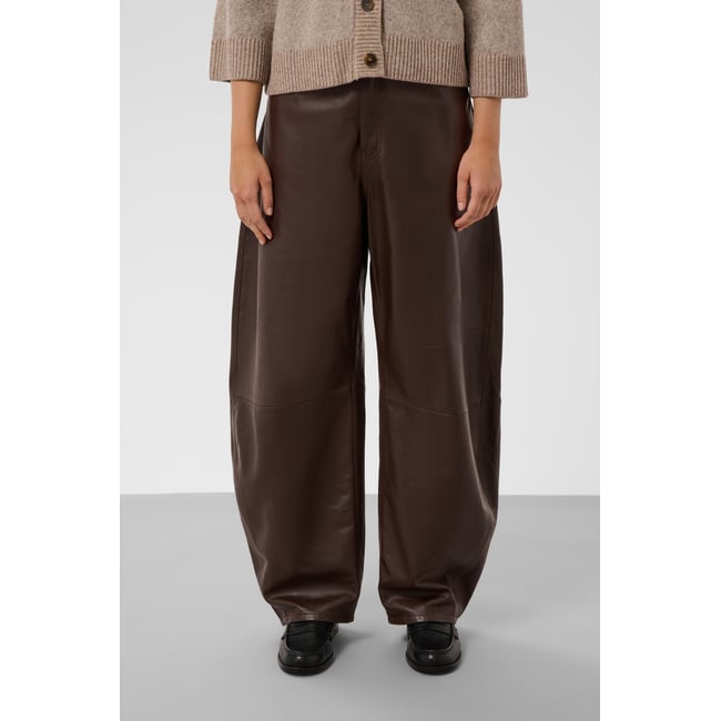 Pantalon en cuir marron ganache <span itemprop=