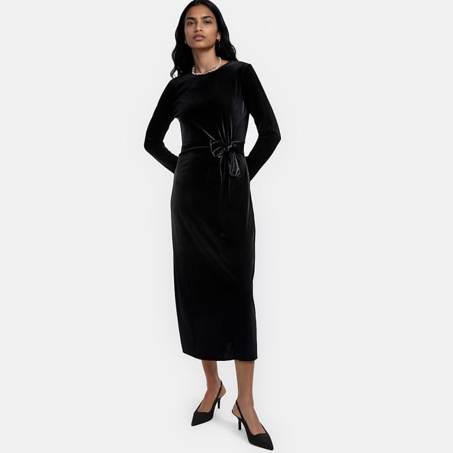 Robe longue, manches longues, en velours avec nœud noir <span itemprop=