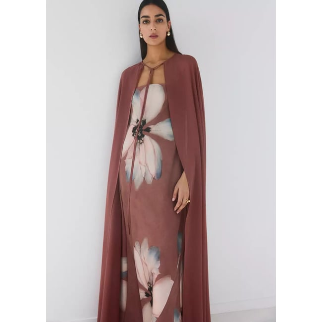 Longue cape ceinture à nouer nude <span itemprop=
