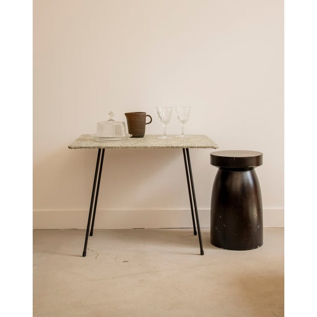 Table basse au plateau à motifs Léonie N°954 - Bon état Couleur noir <span itemprop=