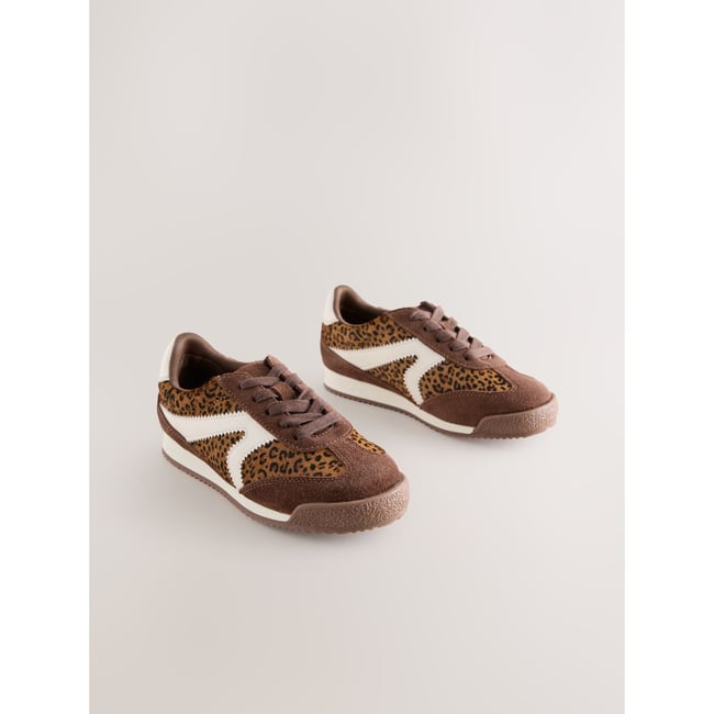 Baskets à lacets daim imprimé léopard <span itemprop=