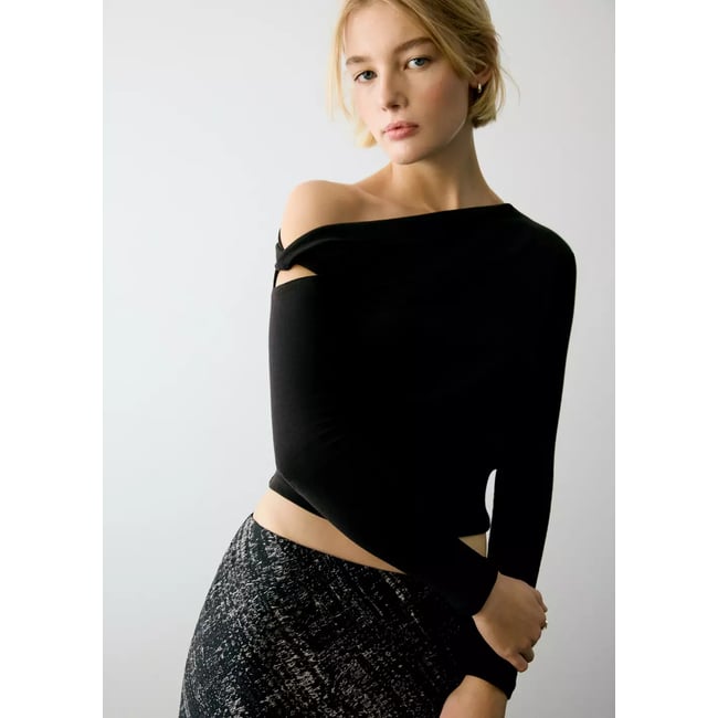 T-shirt coton à décolleté asymétrique noir <span itemprop=