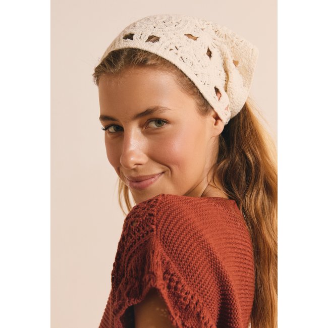 Foulard en crochet FLORE beige <span itemprop=