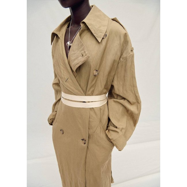 Trench oversize effet froissé marron moyen <span itemprop=