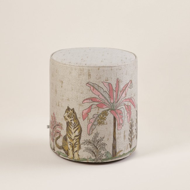 Pouf en Revêtement jacquard effet tapisserie  LAKKARDA Couleur beige et pastels <span itemprop=