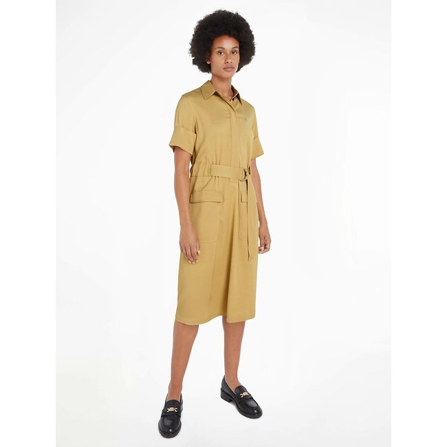 Vestido fluido, mangas curtas, colarinho, com cinto bege <span itemprop=