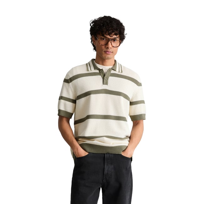 Polo en tricot régulier avec des variations de tricot et des rayures blanc/vert <span itemprop=