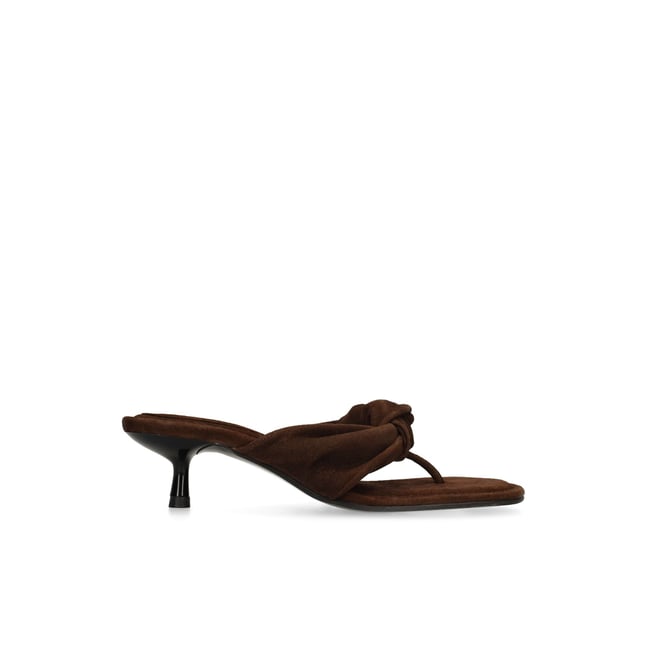 Mules à talon en daim marron <span itemprop=