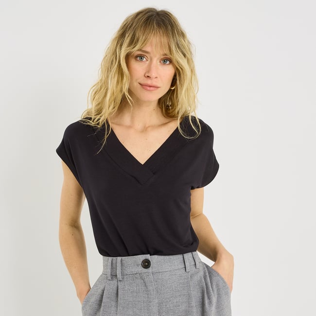 T-shirt col V liserés brillants noir <span itemprop=