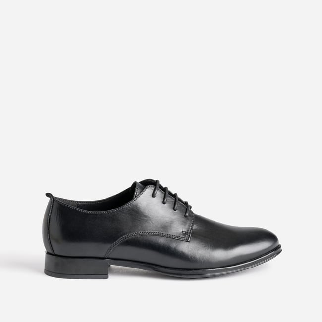 Derby en cuir AKRUKS noir <span itemprop=