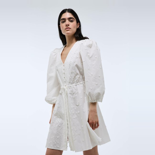 Robe courte cintrée en dentelle en coton BIO GOTS blanc <span itemprop=