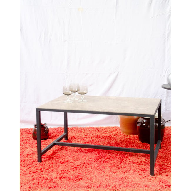 Table basse en marbre et métal Marie-Pierre N°101 - Bon état Couleur noir <span itemprop=