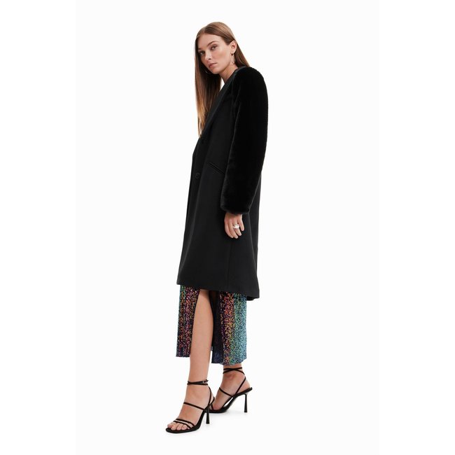Manteau laine effet fourrure noir <span itemprop=