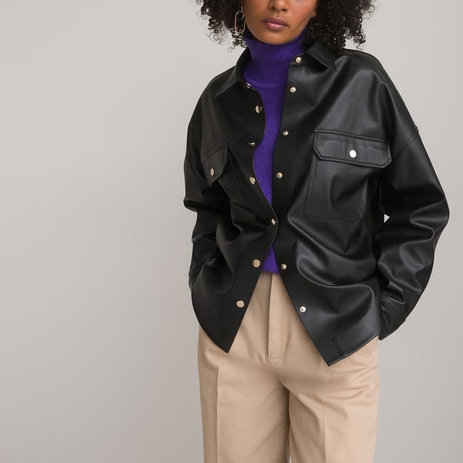 Surchemise en simili, coupe oversize  noir <span itemprop=