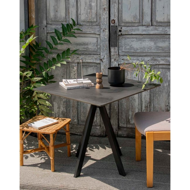Table à manger Arki-Basse Karla N°1225 - Bon état Couleur noir <span itemprop=