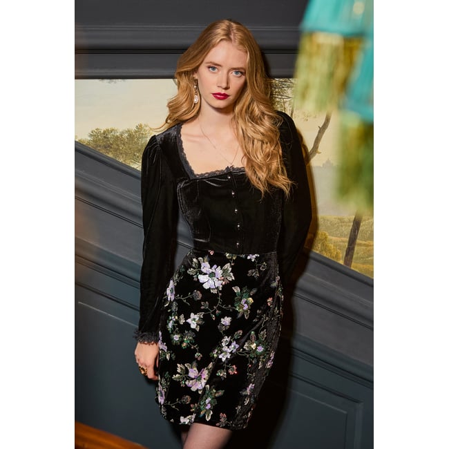 Jupe Courte en Velours Ornée de Fleurs multicolore <span itemprop=