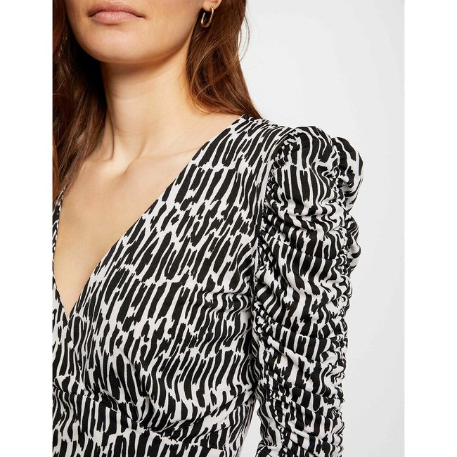 Blouse col v, manches 3/4  noir <span itemprop=