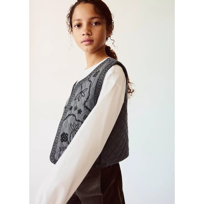 Gilet détails brodés gris <span itemprop=