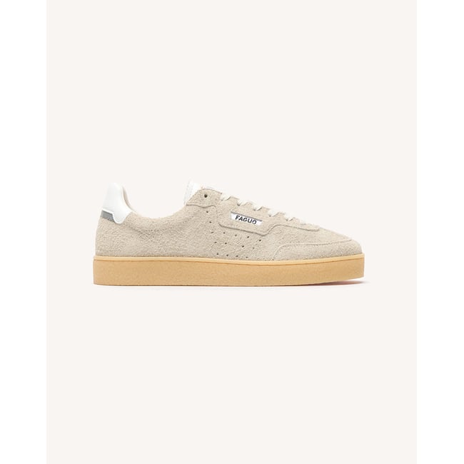 Baskets basses en cuir suédé gris clair <span itemprop=