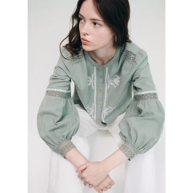 Blouse brodée manches bouffantes vert menthe <span itemprop=
