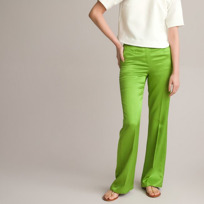 Flare-Hose aus Satin grün <span itemprop=