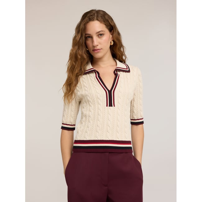 Pull tressé avec col polo blanc <span itemprop=