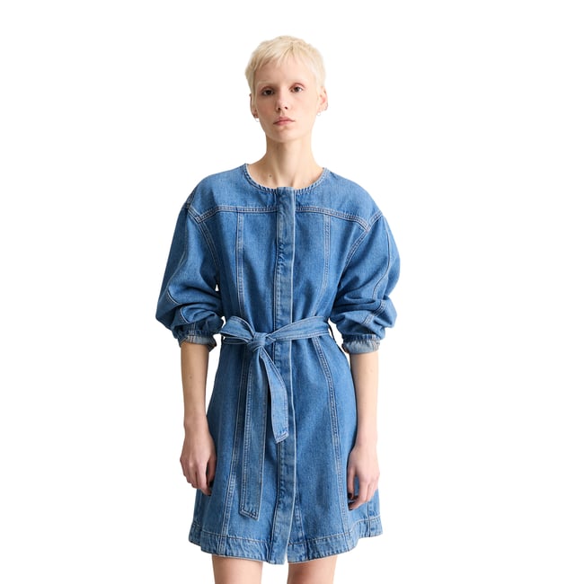 Mini-robe en jean flare avec des fibres de feuilles d'ananas bleu moyen <span itemprop=