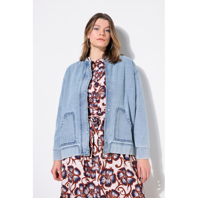 Bombers en jean, doublure matelassée bleu clair <span itemprop=