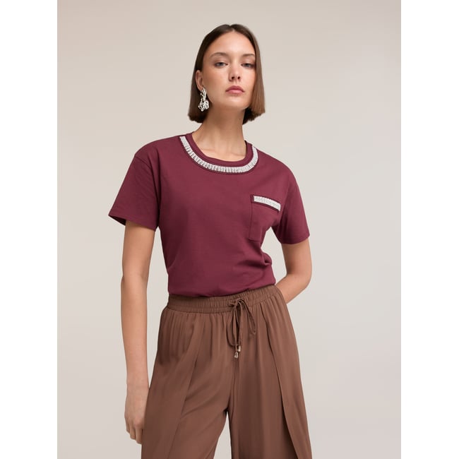 T-shirt avec broderie de perles burgundy <span itemprop=