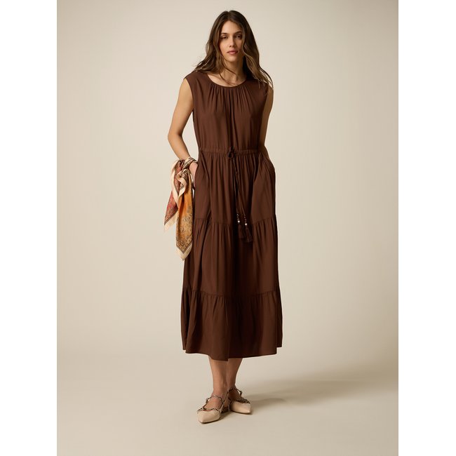 Robe longue à volants marron <span itemprop=