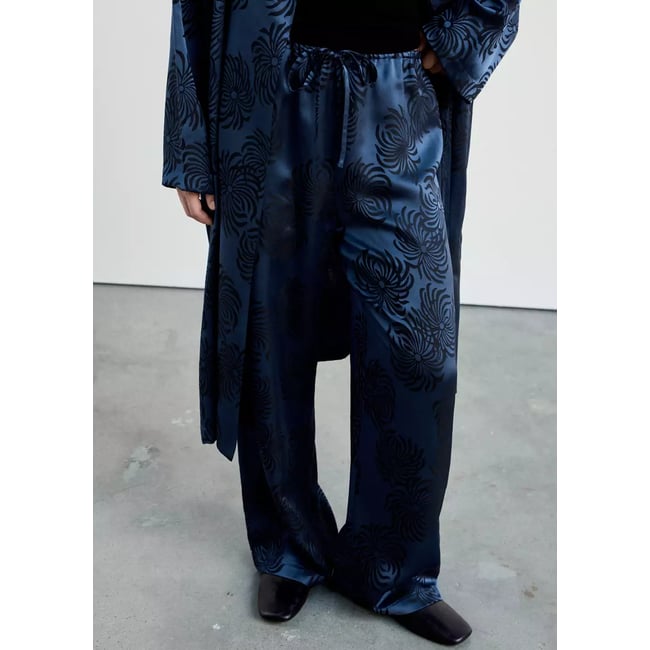 Pantalon satiné jacquard bleu nuit <span itemprop=