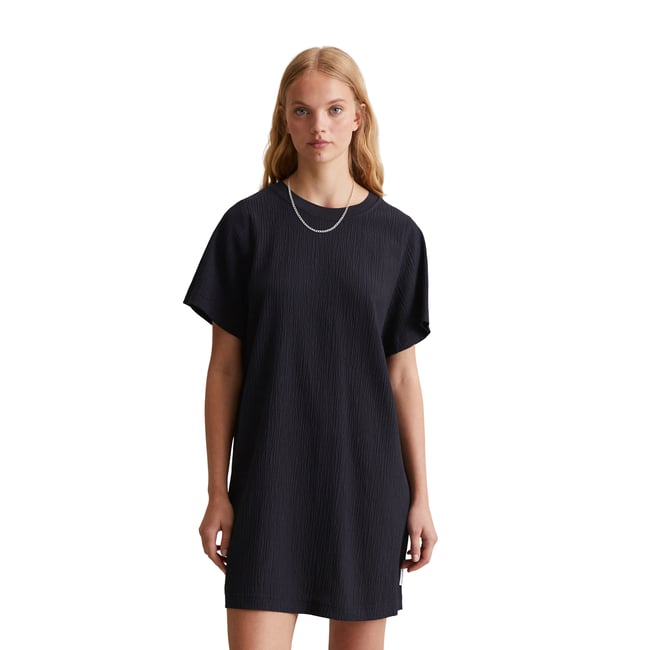 Robe crinkle relaxed dans le style T-shirt bleu foncé <span itemprop=