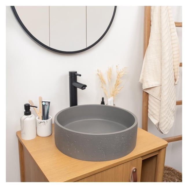 Vasque à poser ronde en béton travertin SANDY Couleur gris <span itemprop=