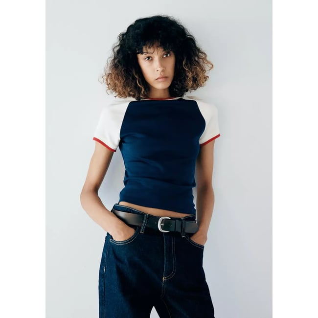 T-shirt cintré bicolore bleu <span itemprop=