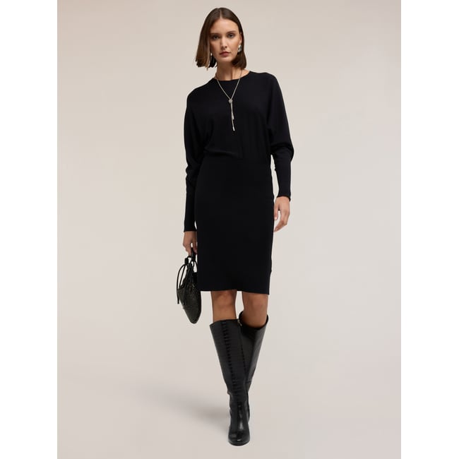 Robe en maille avec manches kimono. noir <span itemprop=