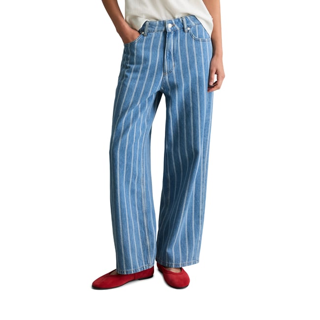 Jeans modèle Tomma large en qualité légère de coton bio bleu <span itemprop=