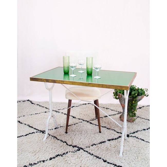 Table à manger bistrot vintage en émail et fonte Denise N°1377 - Bon état Couleur vert <span itemprop=