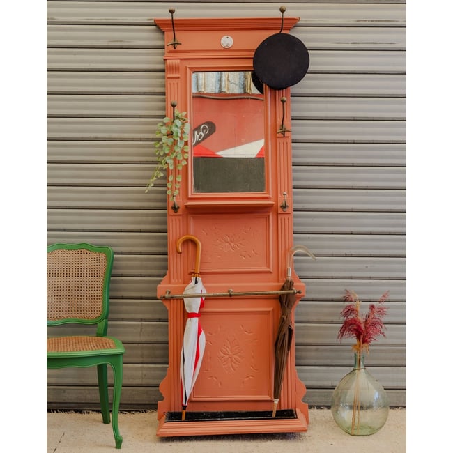 Porte-manteau vestiaire en bois saumon Max N°490 - Bon état Couleur rose <span itemprop=